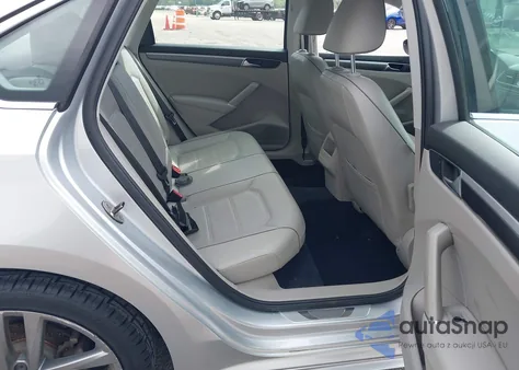 2017 Volkswagen Passat 1.8T R-Line z USA, uszkodzony, nr VIN 1VWDT7A37HC021395